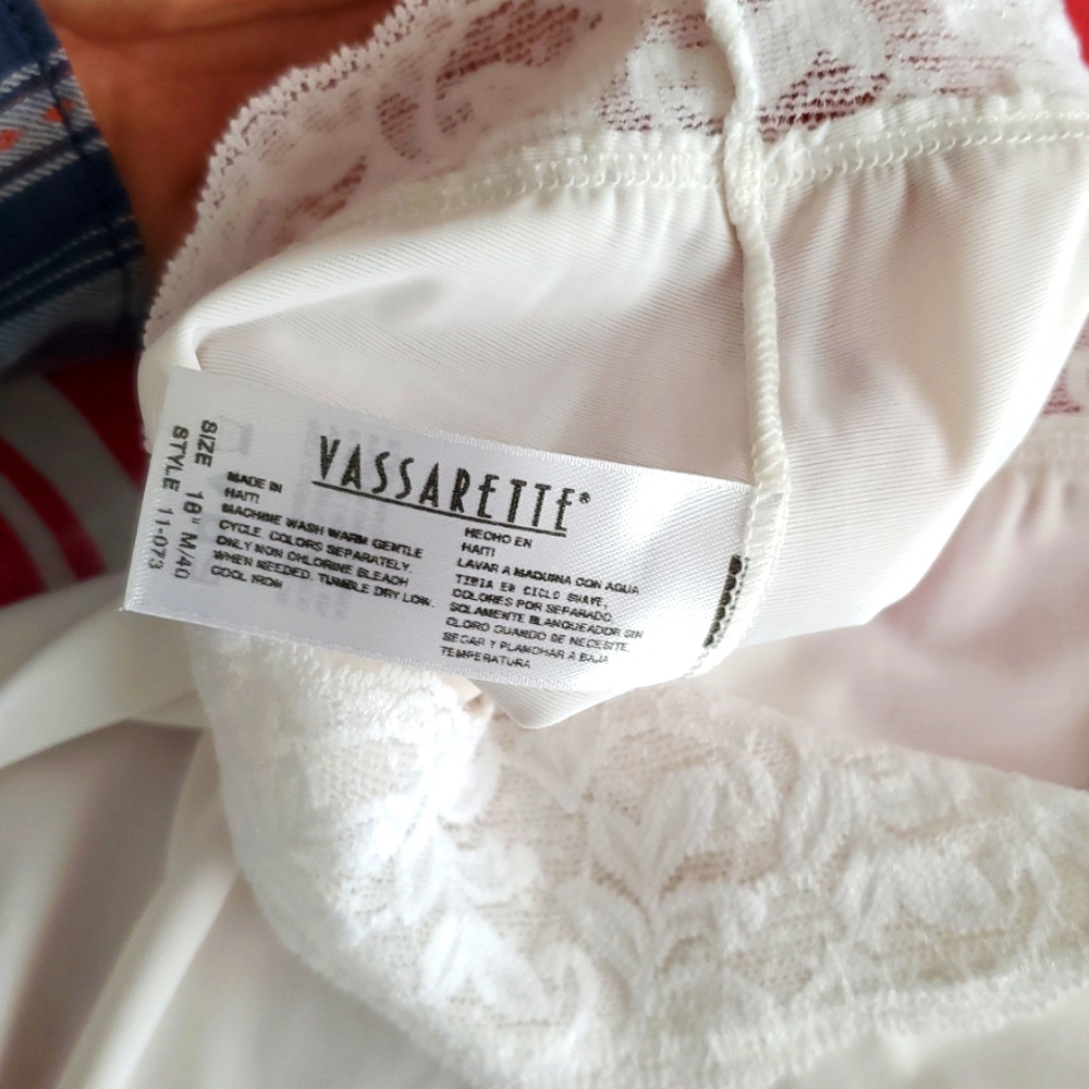 3/$25 White Lace Trim Slip VASSARETTE MED - Picture 3 of 3